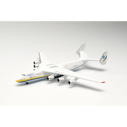 Antonov An-225 "Mrija" UR-82060 1:400 Herpa